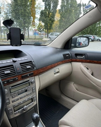 Toyota Avensis cena 12000 przebieg: 238000, rok produkcji 2005 z Lublin małe 92